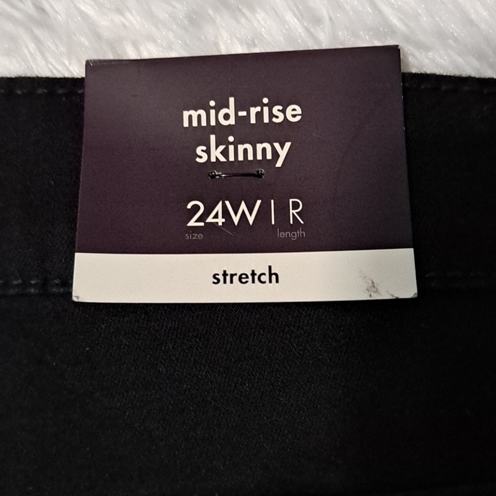Like New! Ava and Viv Black Skinny Denim - Picture 7 of 7
